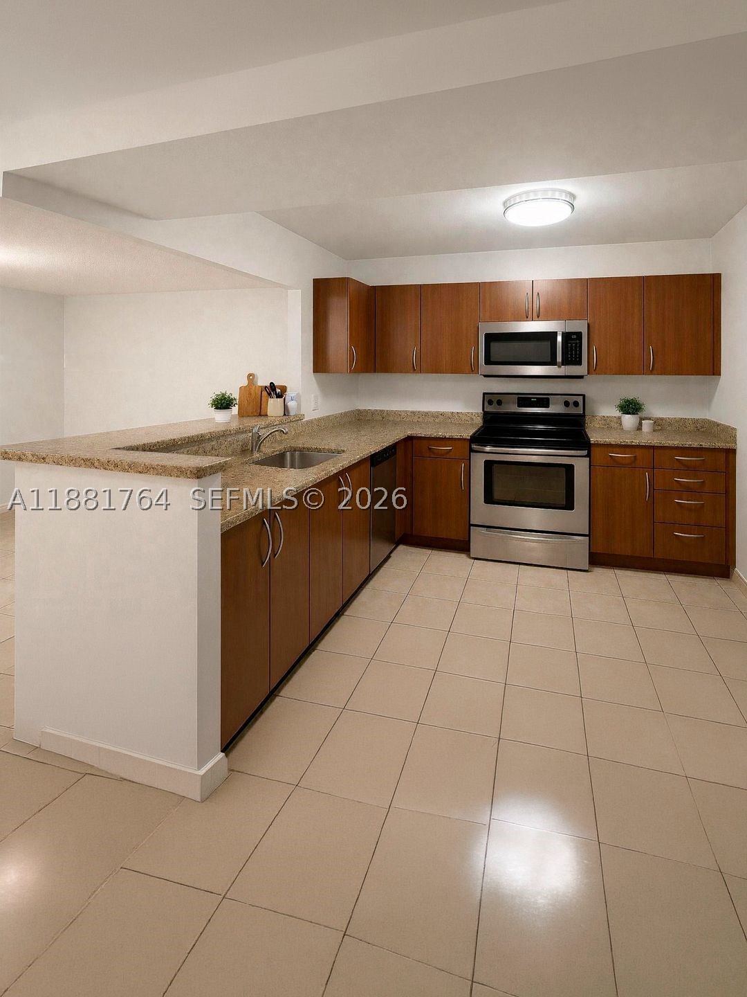 1621 Collins Ave 701 Property Photo 9
