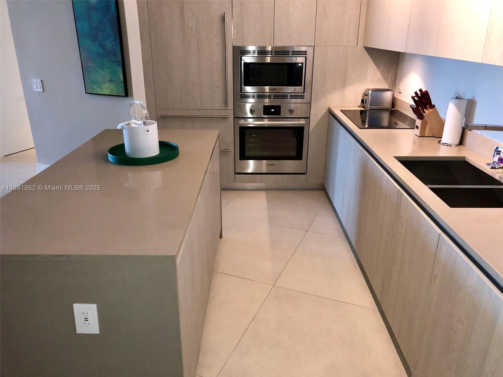 4111 S Ocean Dr 2910 Property Photo 8