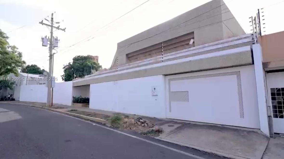 A11882095 Property Photo 1