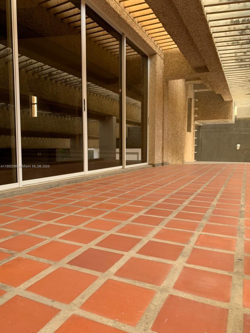 A11882095 Property Photo 3