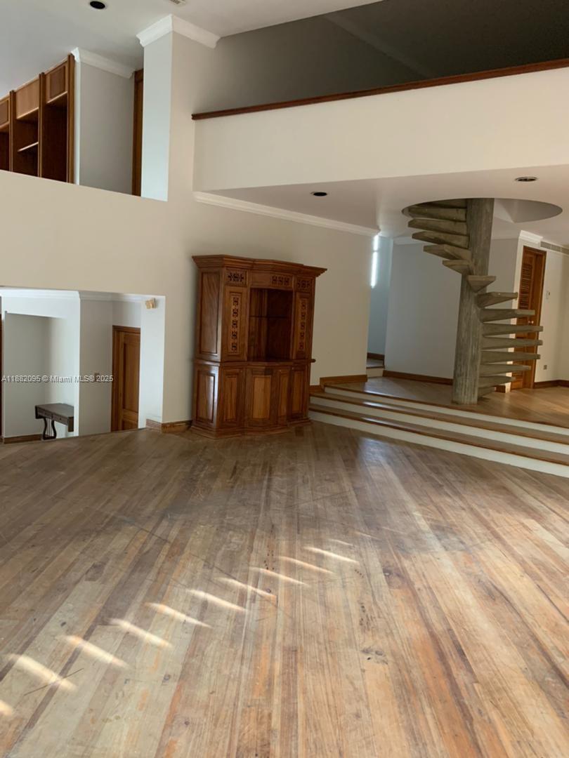 A11882095 Property Photo 6