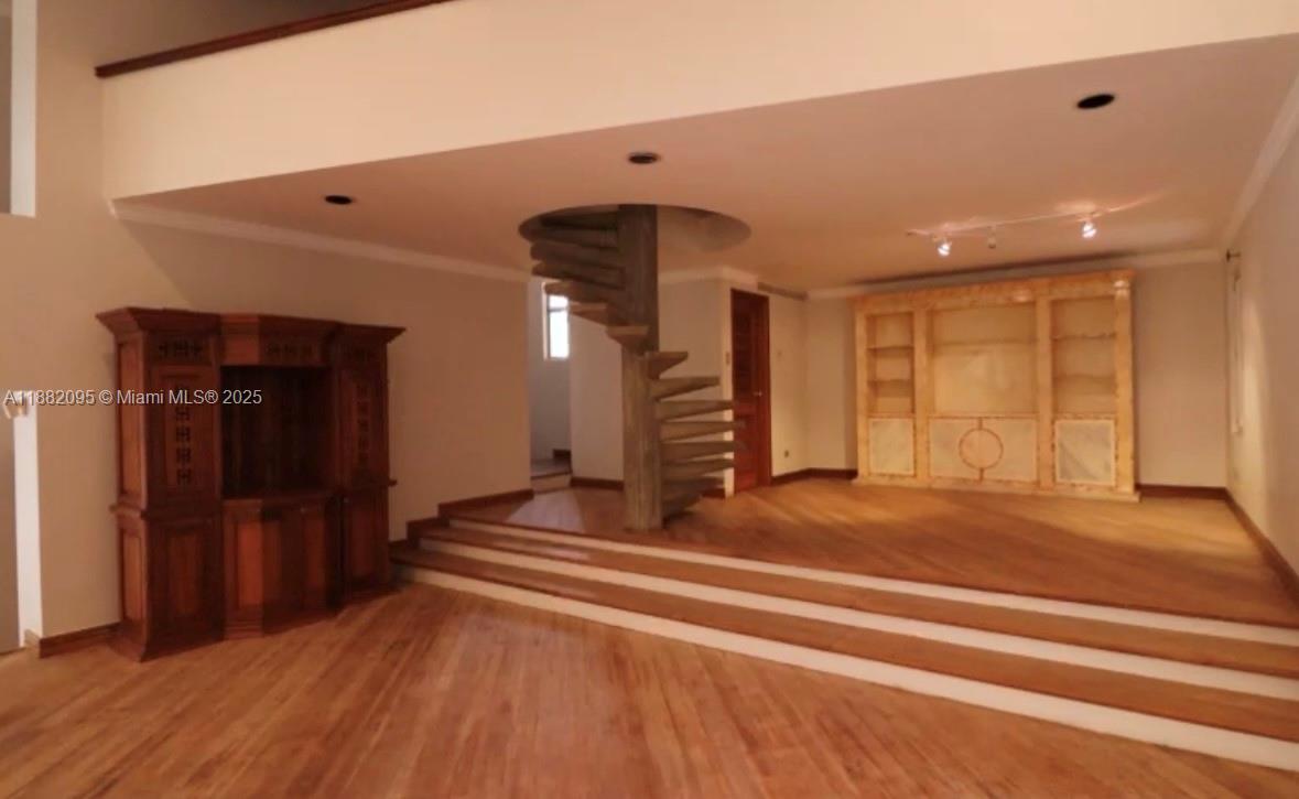 A11882095 Property Photo 8