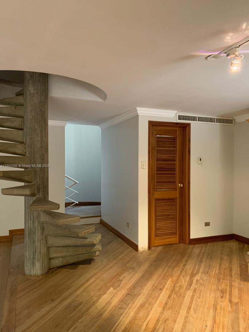 A11882095 Property Photo 10