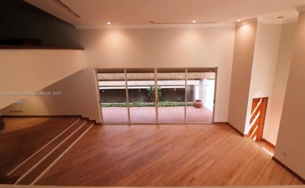 A11882095 Property Photo 12