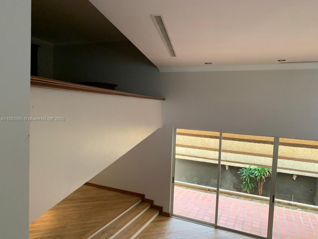 A11882095 Property Photo 19