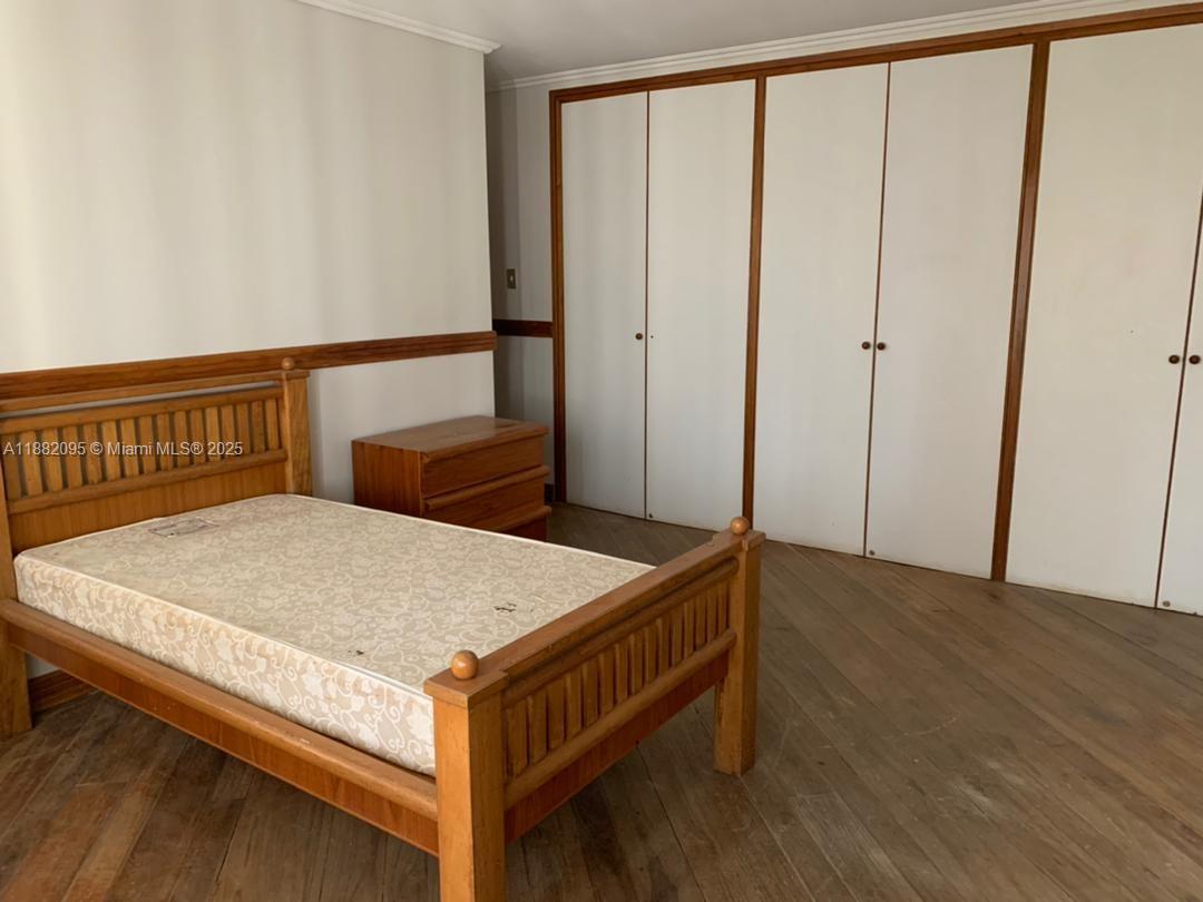 A11882095 Property Photo 32