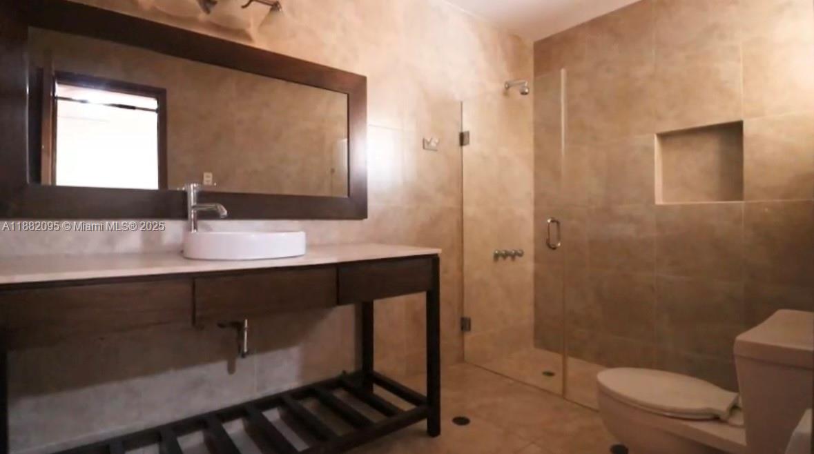 A11882095 Property Photo 33