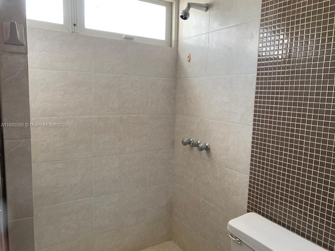 A11882095 Property Photo 37