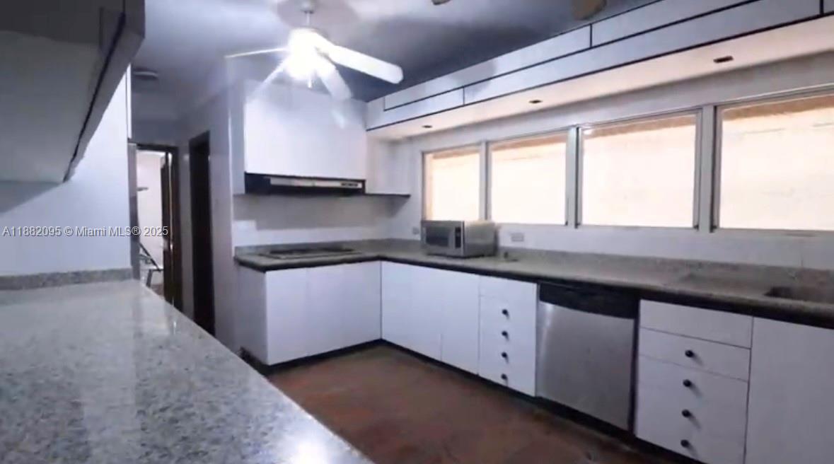 A11882095 Property Photo 42