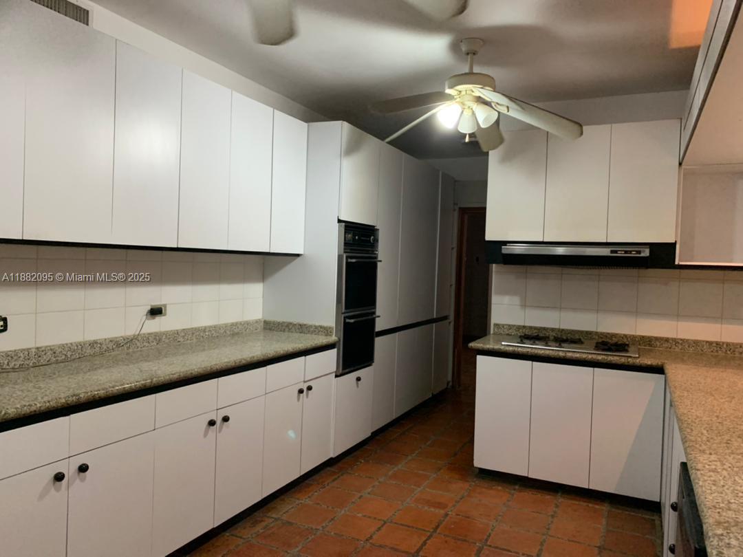 A11882095 Property Photo 43