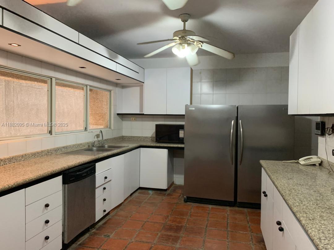 A11882095 Property Photo 44