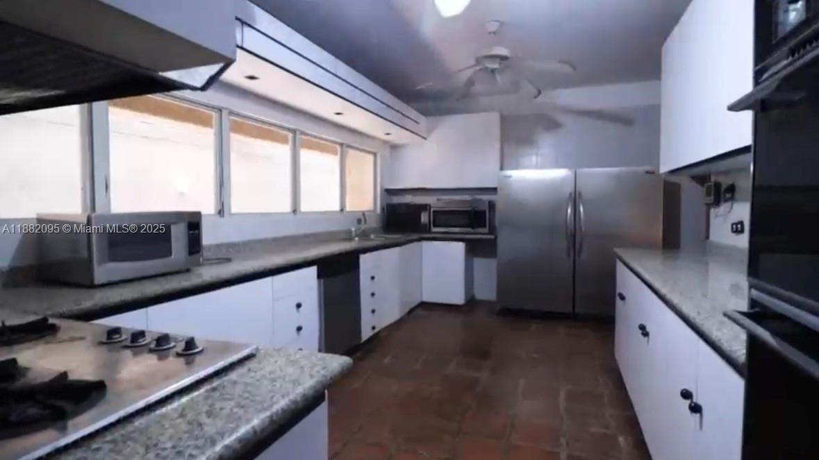 A11882095 Property Photo 45