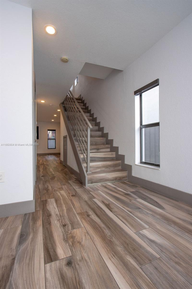 2061 Washington Ave 4 Property Photo 3