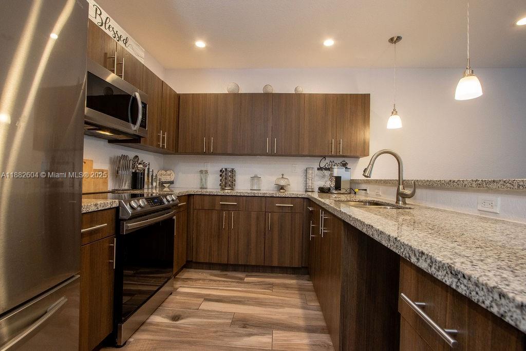 2061 Washington Ave 4 Property Photo 6