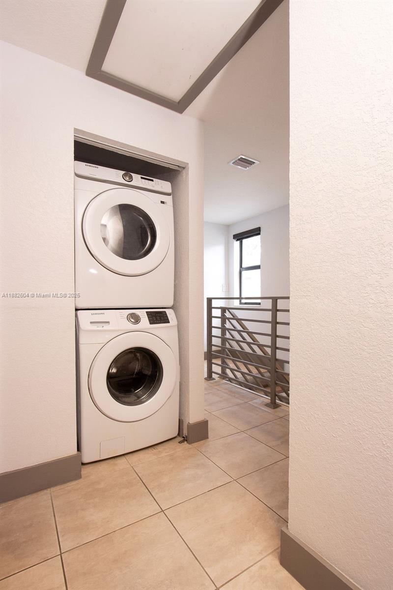 2061 Washington Ave 4 Property Photo 21