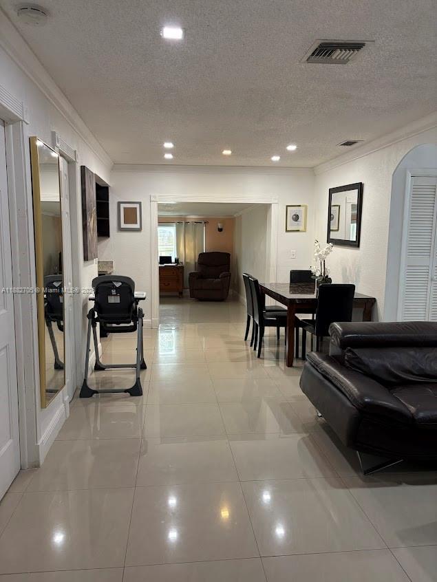 548 Sw 16th Ter Property Photo 3