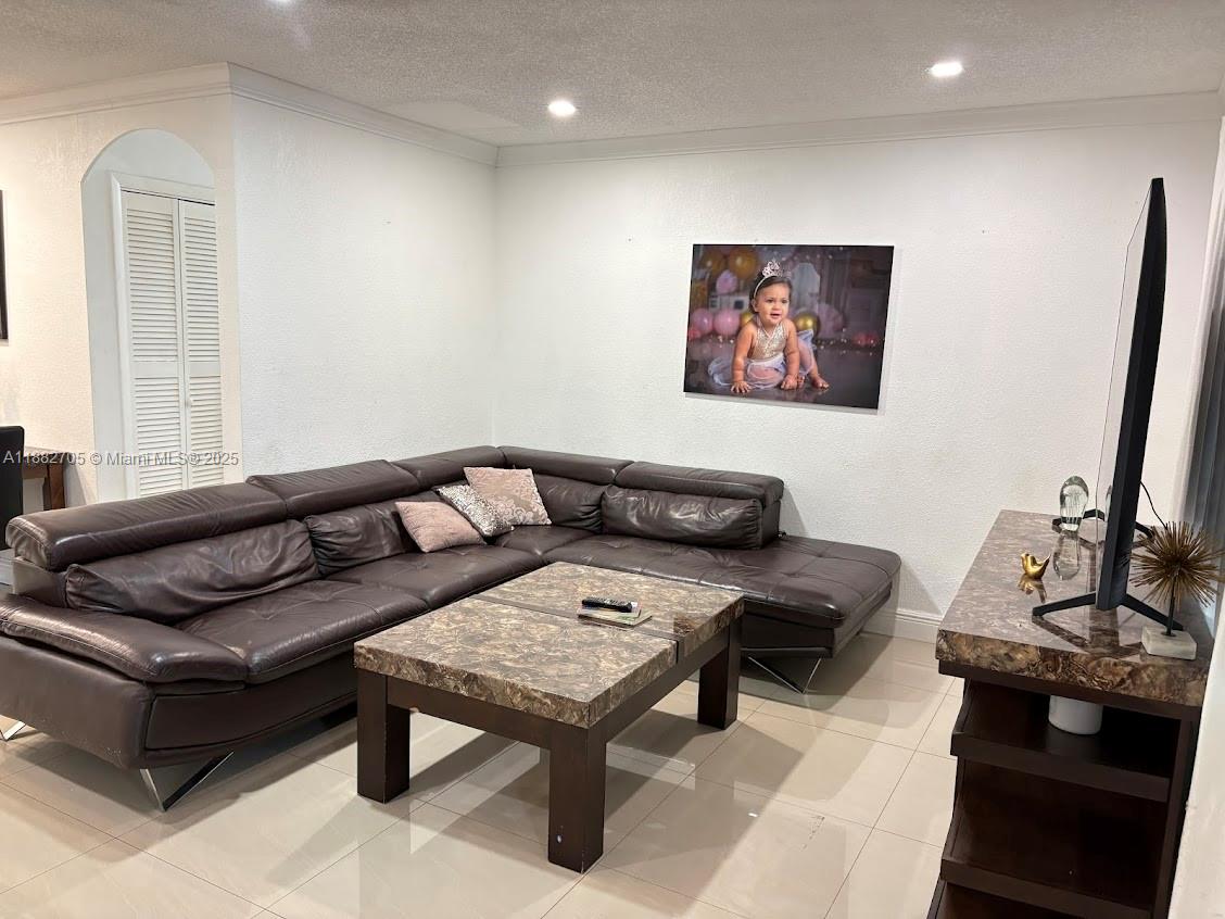 548 Sw 16th Ter Property Photo 4