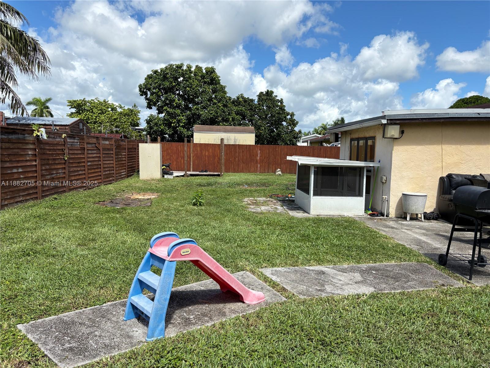 548 Sw 16th Ter Property Photo 33