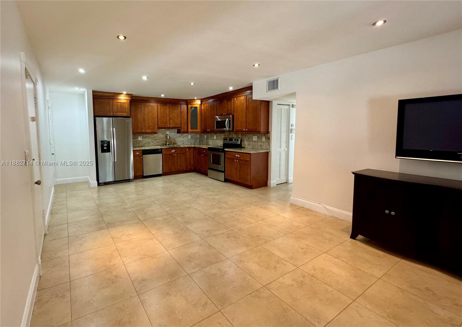 10768 N Kendall Dr H12 Property Photo 1