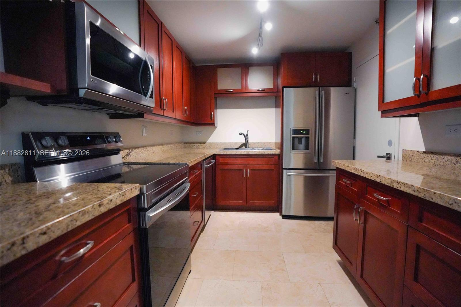 6039 Collins Ave 503 Property Photo 4