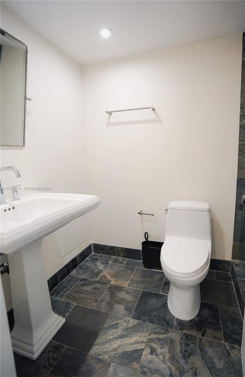 6039 Collins Ave 503 Property Photo 14