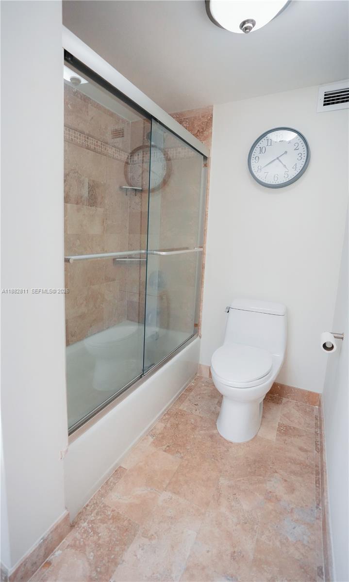 6039 Collins Ave 503 Property Photo 21