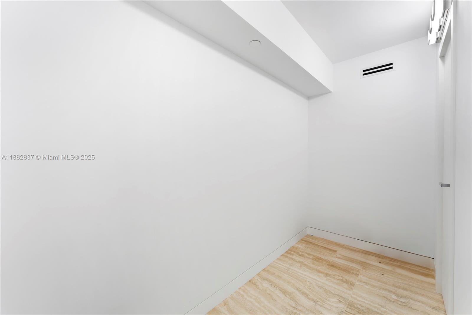 5900 Collins Ave 604 Property Photo 25