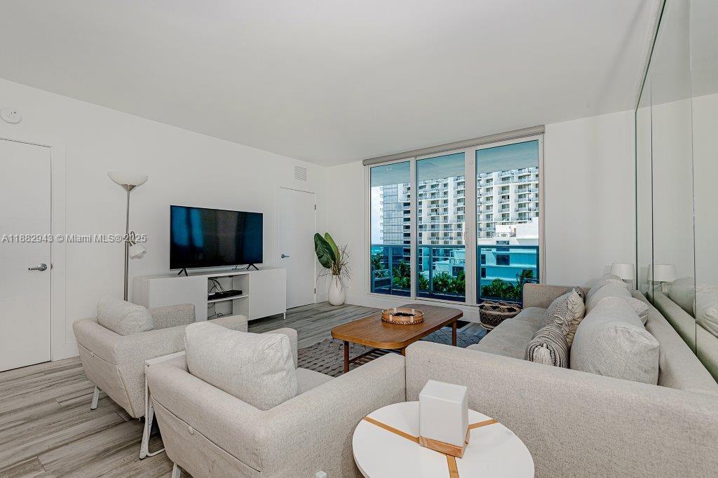 A11882943 Property Photo 10