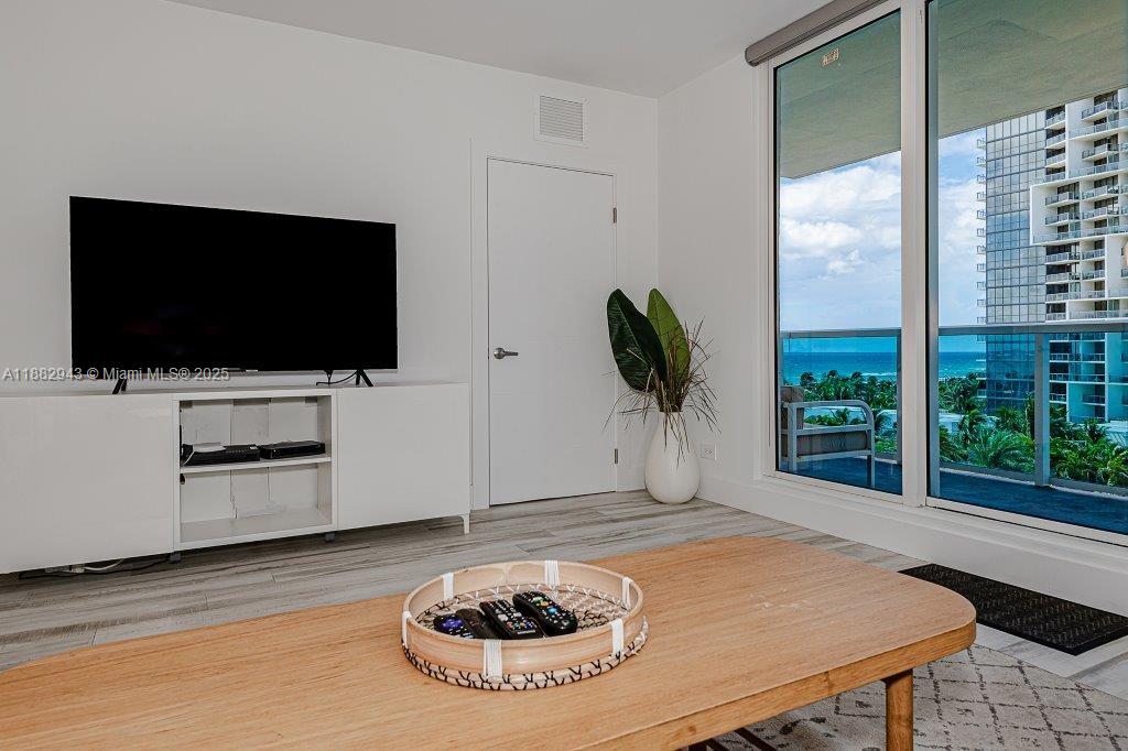 A11882943 Property Photo 13