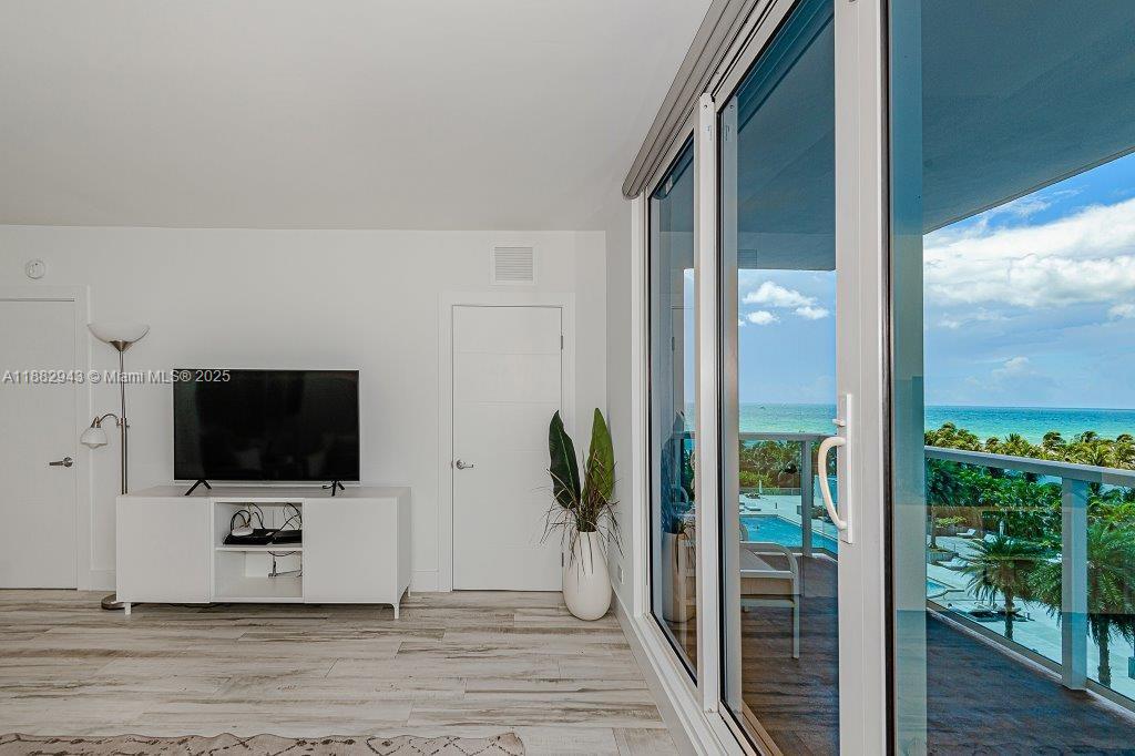 A11882943 Property Photo 14