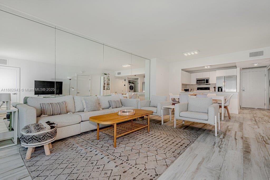 A11882943 Property Photo 16