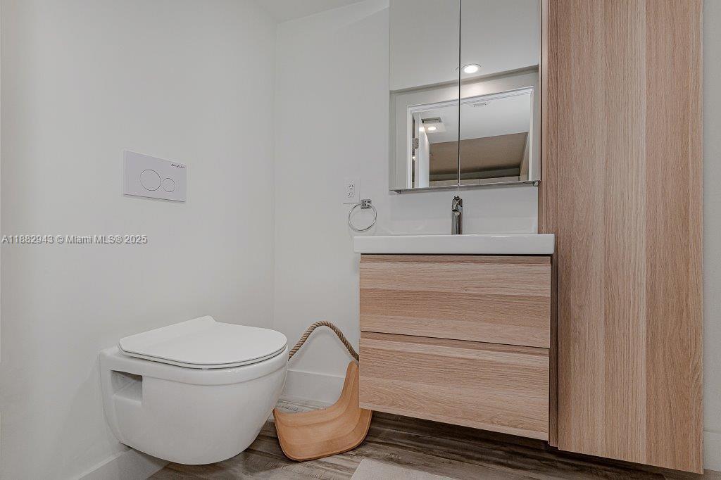 A11882943 Property Photo 21