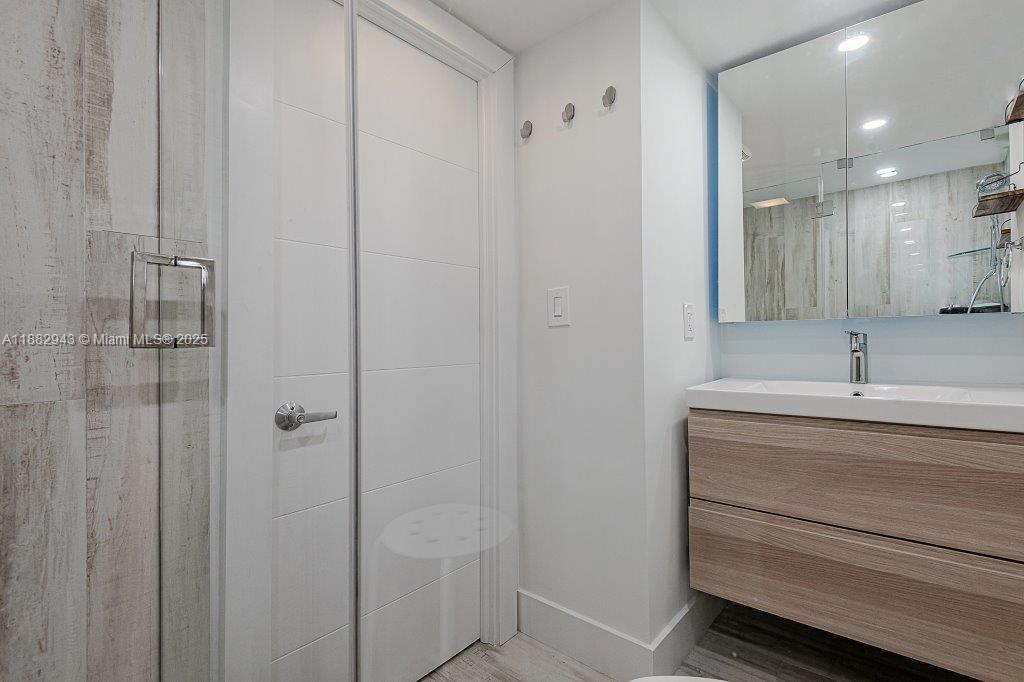 A11882943 Property Photo 26