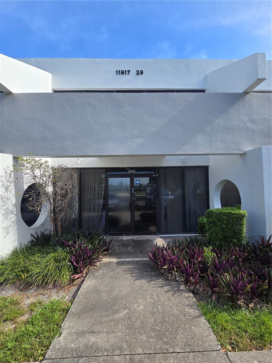 11917 W Sample Rd 11919 Property Photo 16