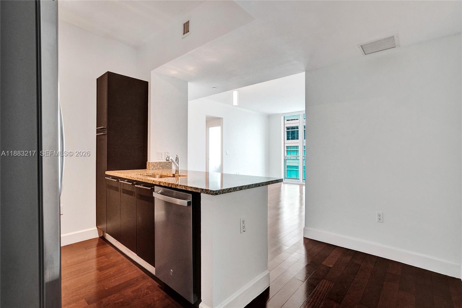 950 Brickell Bay Dr 1704 Property Photo 4