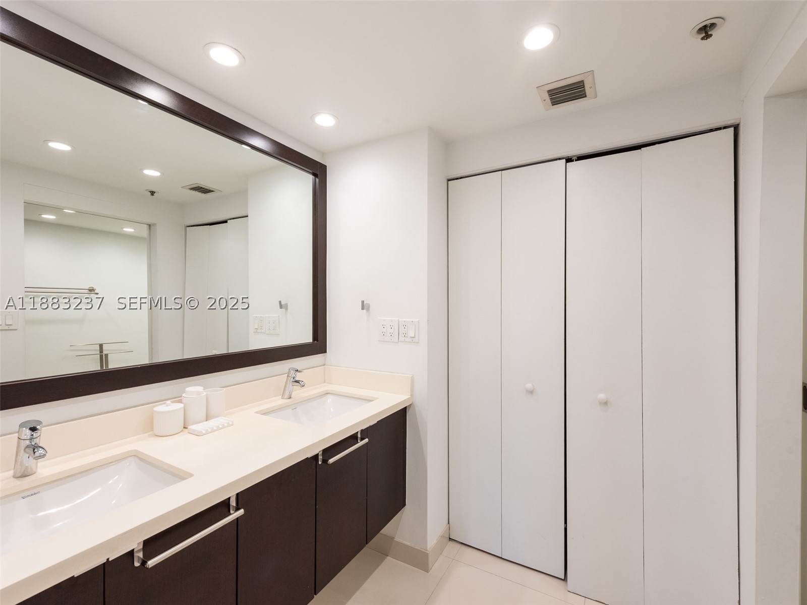 251 Crandon Blvd 227 Property Photo 17