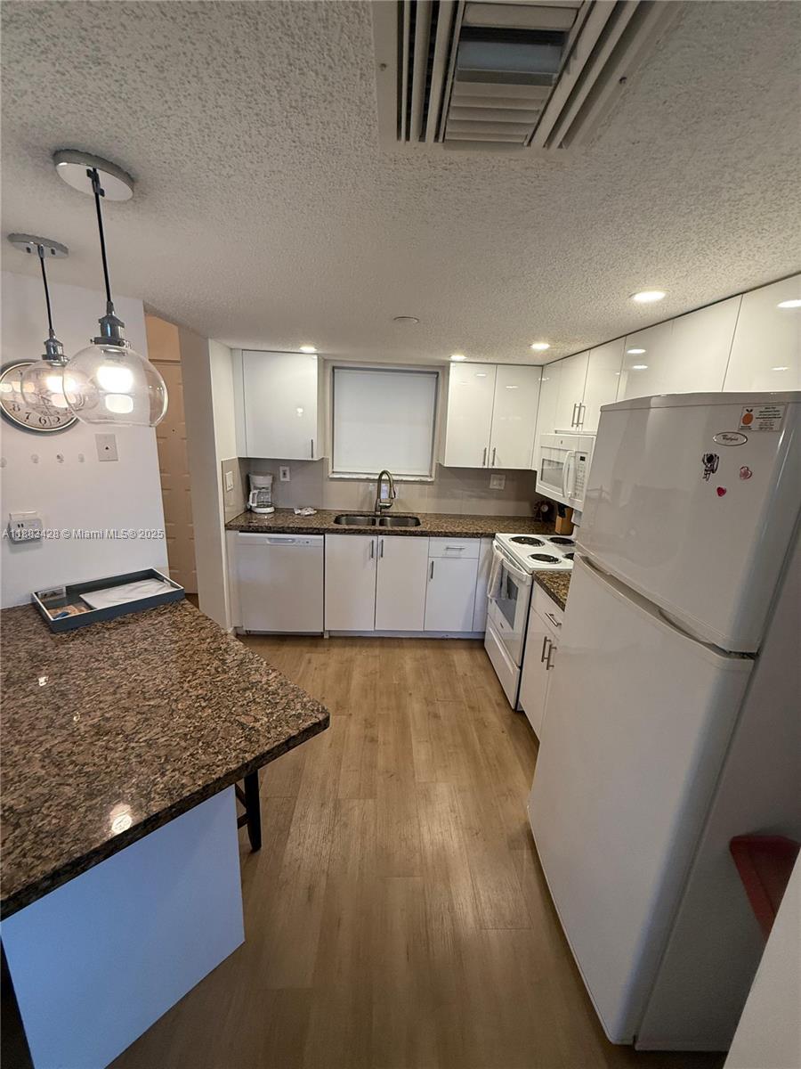 17801 N Bay Rd 505 Property Photo 4