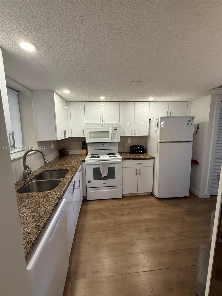 17801 N Bay Rd 505 Property Photo 5