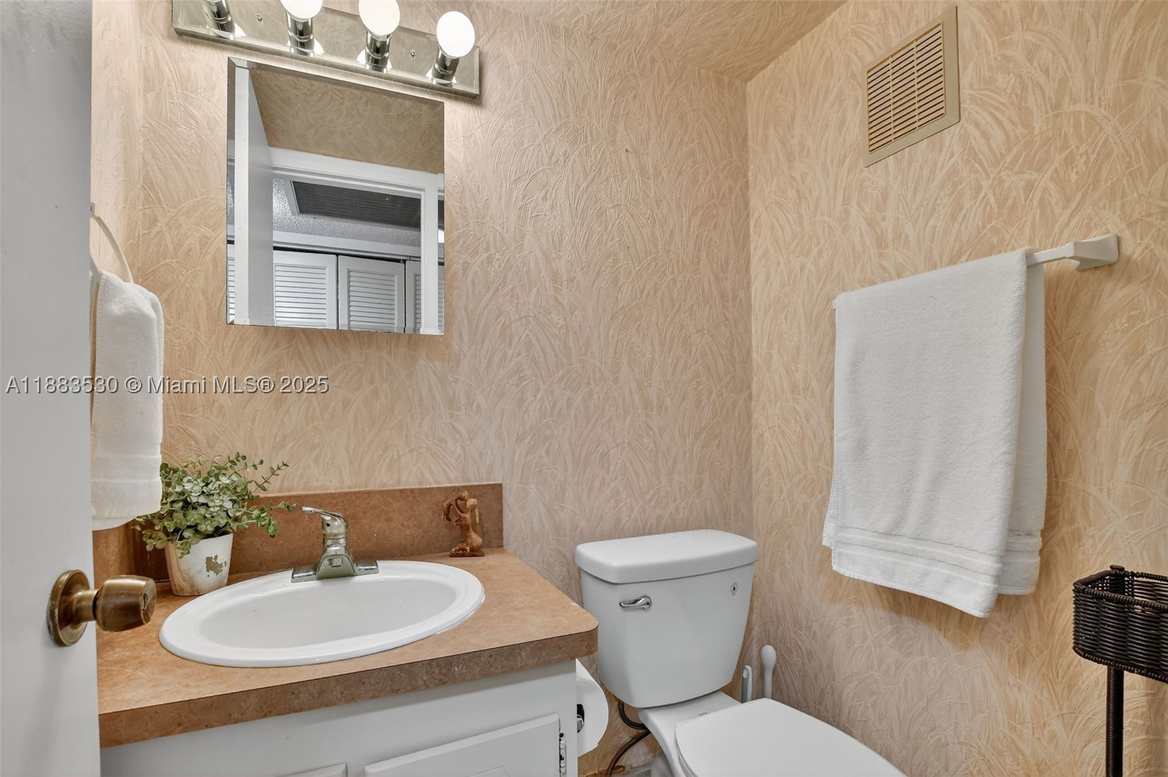 2009 N Farnham N 2009 Property Photo 17