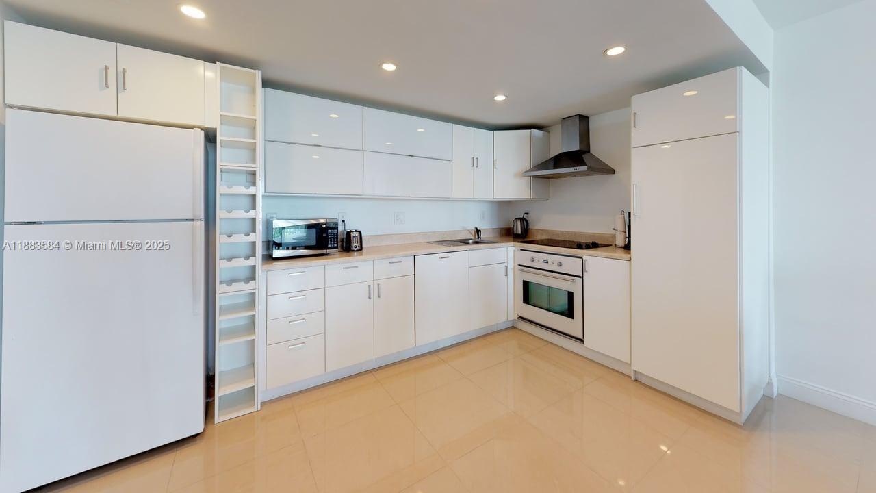 19370 Collins Ave 620 Property Photo 17