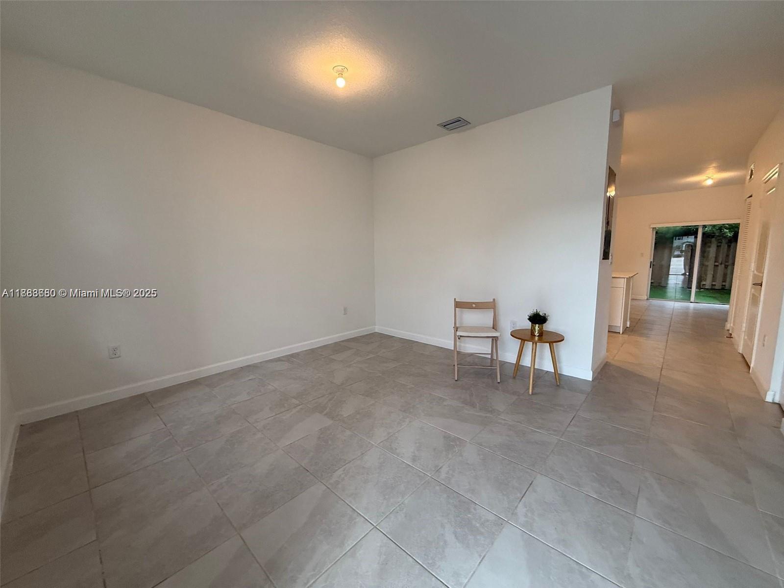 1655 Se 26th Rd Property Photo 6