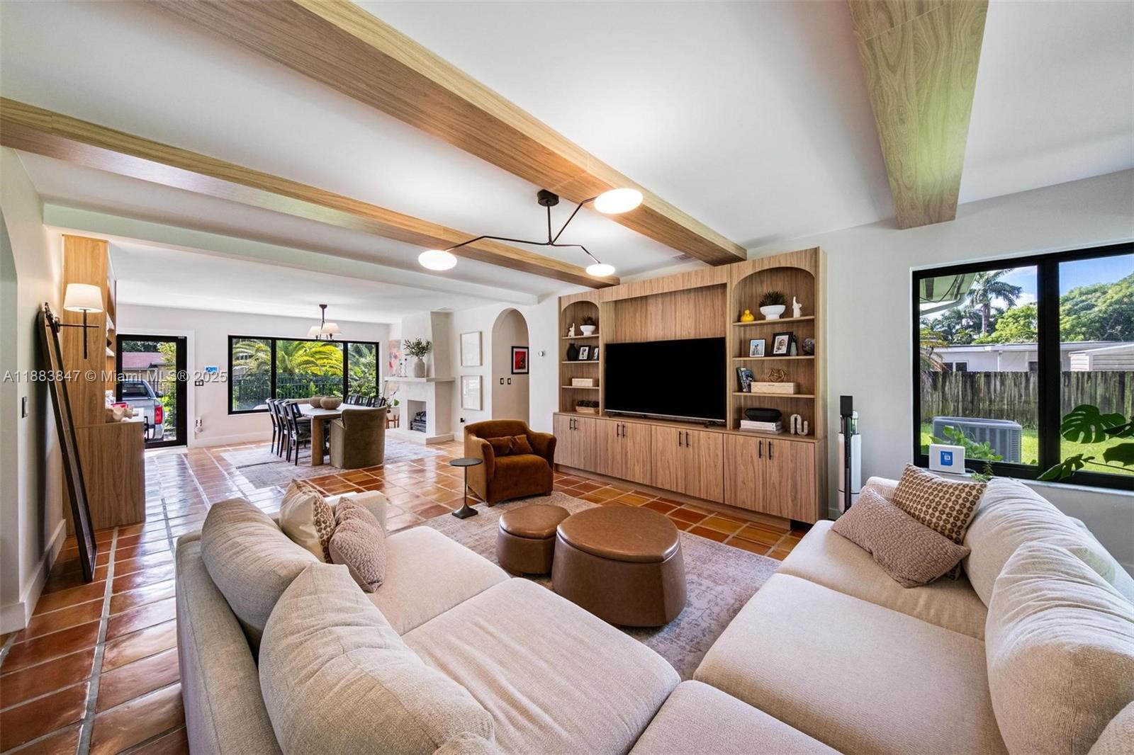 13710 NE 1st Ave Property Photo 1