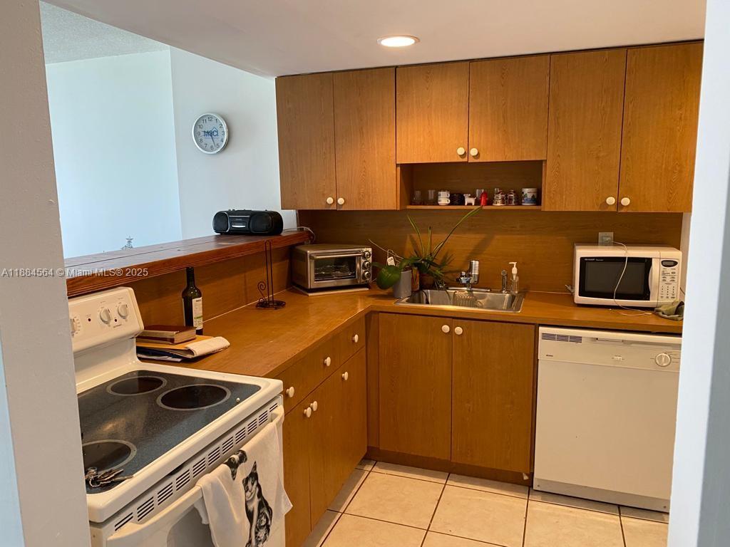 A11884564 Property Photo 3