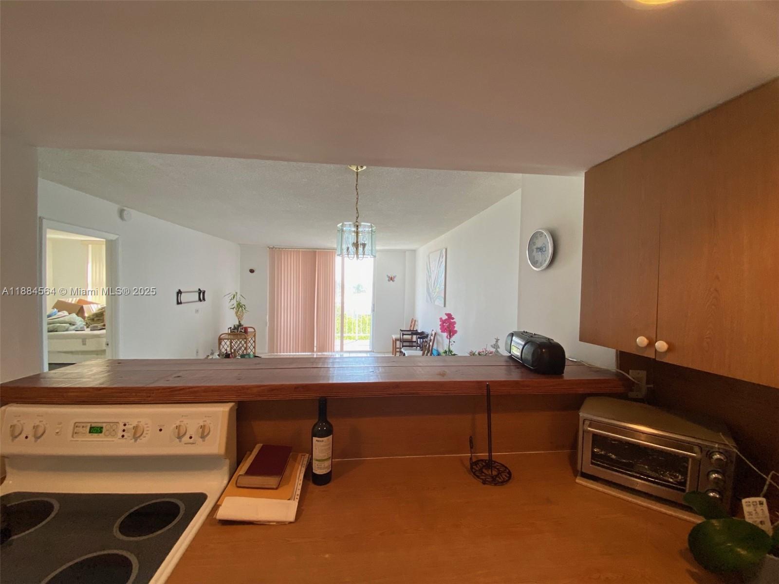 A11884564 Property Photo 4