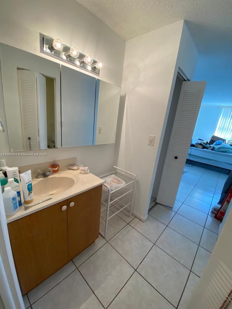 A11884564 Property Photo 7