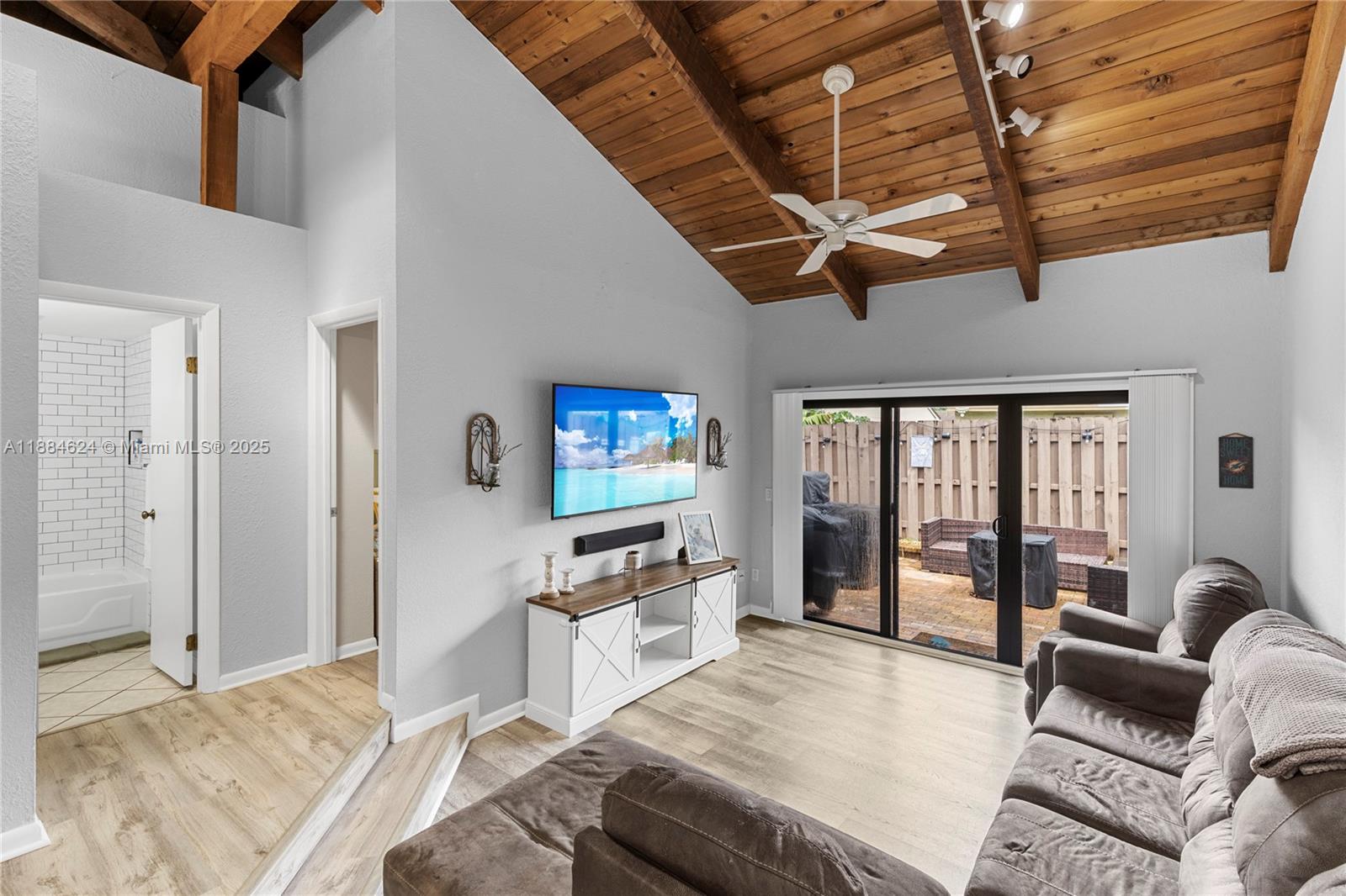 8025 SW 21st Ct Property Photo 1