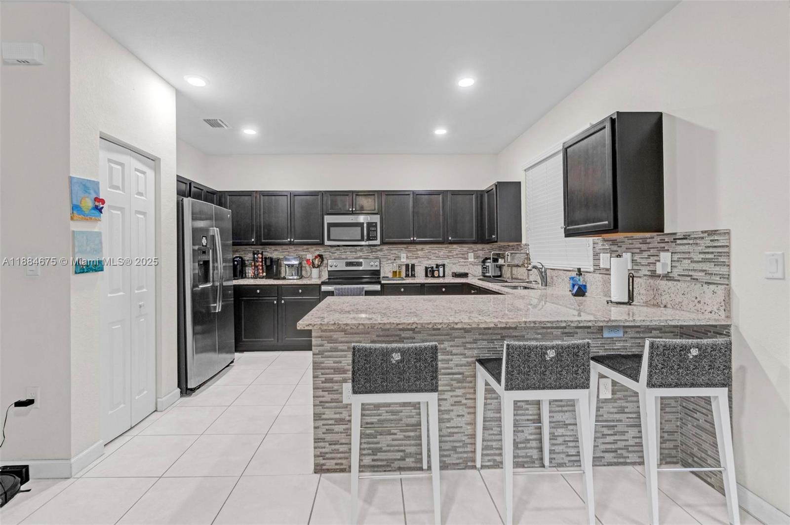 11413 SW 253rd St 11413 Property Photo 1