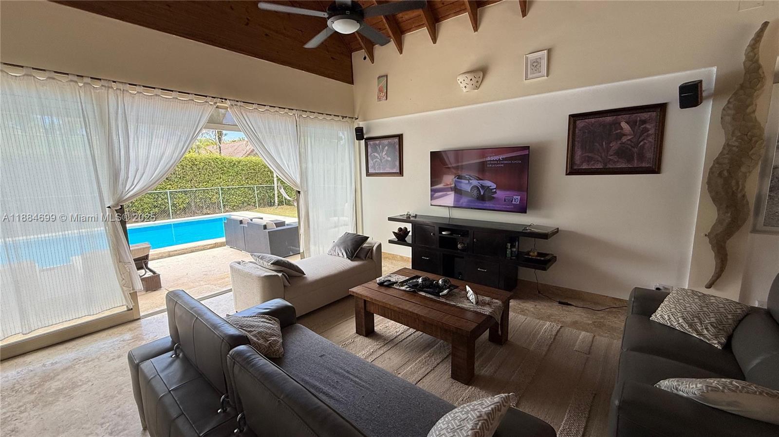 A11884699 Property Photo 3