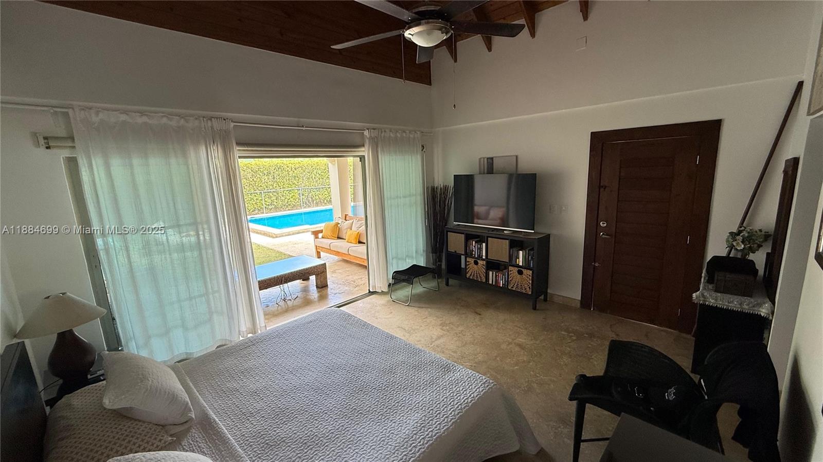 A11884699 Property Photo 6