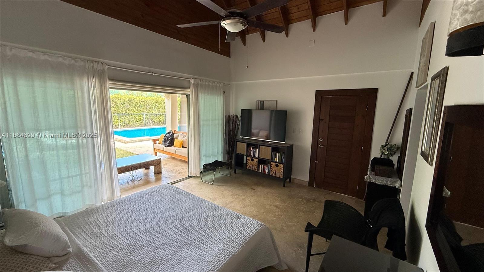 A11884699 Property Photo 10
